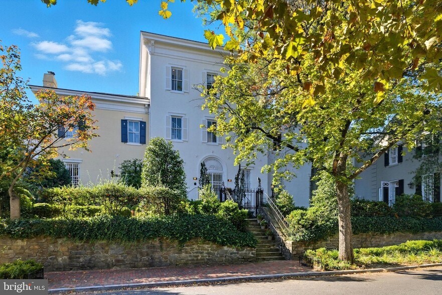 3308 R St NW in Washington, DC - Foto de edificio