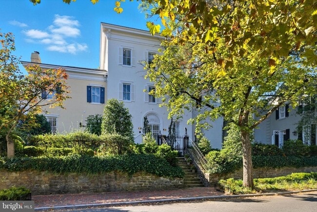 property at 3308 R St NW