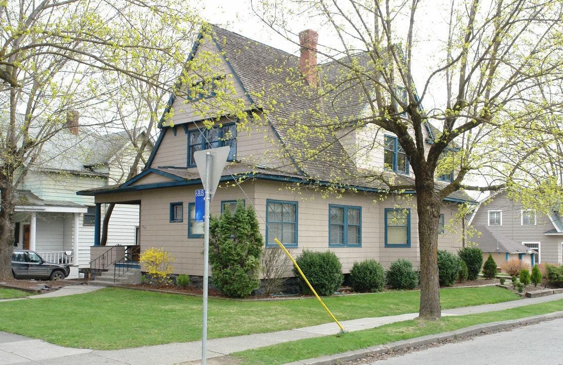 1927 W 2nd Ave in Spokane, WA - Foto de edificio