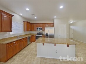 6934 W Sophie Ln in Phoenix, AZ - Building Photo - Building Photo