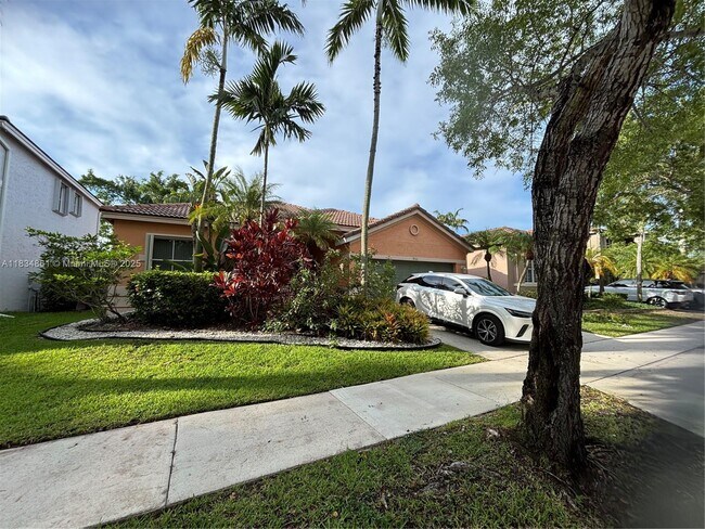 952 Sunflower Cir in Weston, FL - Building Photo - Building Photo