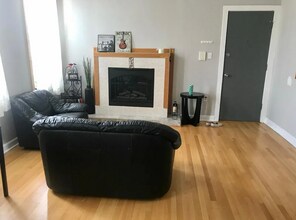 1368 W Evergreen Ave, Unit 4M in Chicago, IL - Foto de edificio - Building Photo