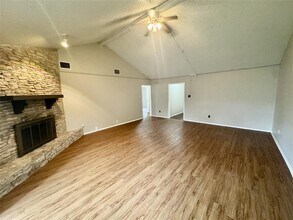2708 Charlesworth Dr in Austin, TX - Foto de edificio - Building Photo