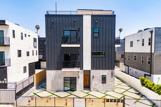 242 1/2 N Dillon St in Los Angeles, CA - Building Photo - Building Photo