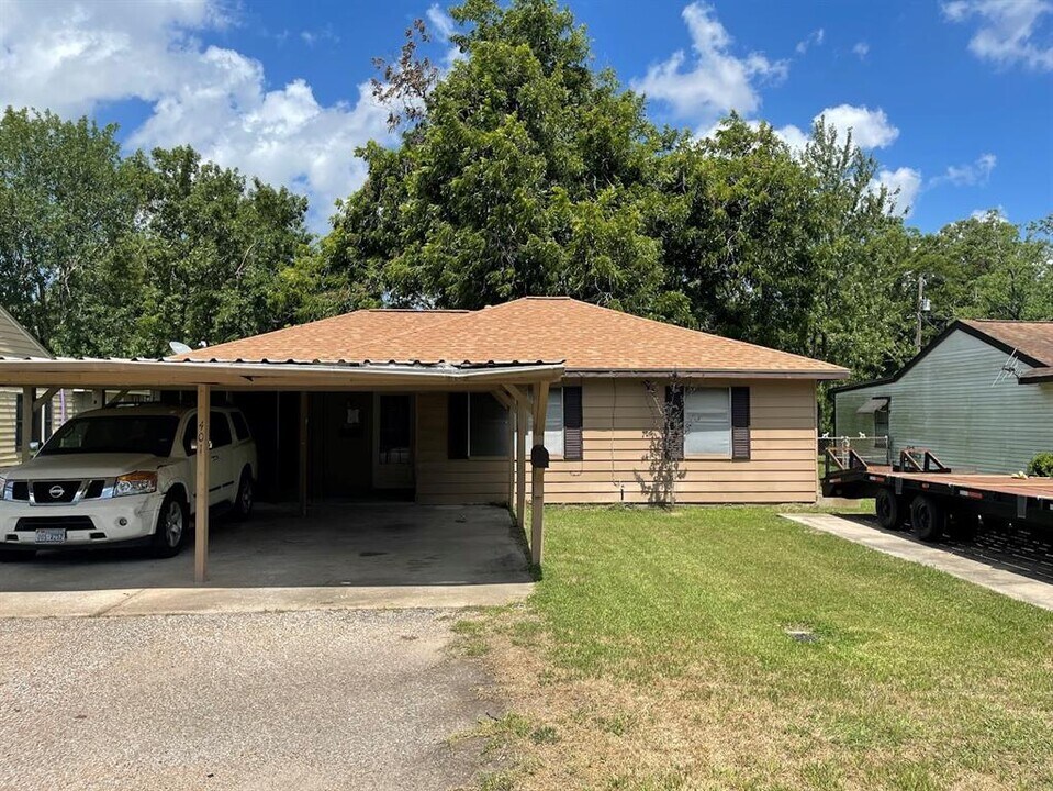401 Farrer St Photo