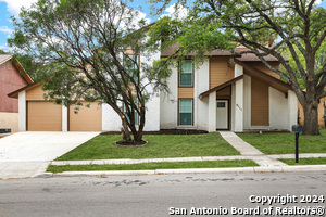 6111 Walking Gait Dr in San Antonio, TX - Foto de edificio