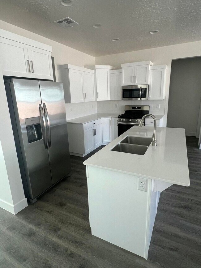 2360 E Capone Ln in Saint George, UT - Building Photo - Building Photo