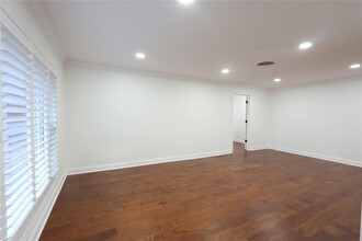 4839 McDermed Dr in Houston, TX - Foto de edificio - Building Photo