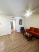 CZ 2101 16th Street (Nomad Apartments) in Lubbock, TX - Foto de edificio - Building Photo