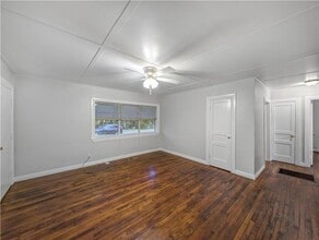 208 E Graham St in Prairie Grove, AR - Building Photo - Building Photo