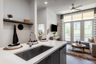 Finley on the Green in Charlotte, NC - Foto de edificio - Building Photo