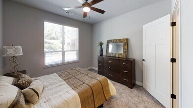 Jefferson Crossing in Kokomo, IN - Building Photo - Interior Photo