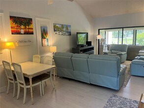 650 Bird Bay Cir in Venice, FL - Building Photo - Building Photo