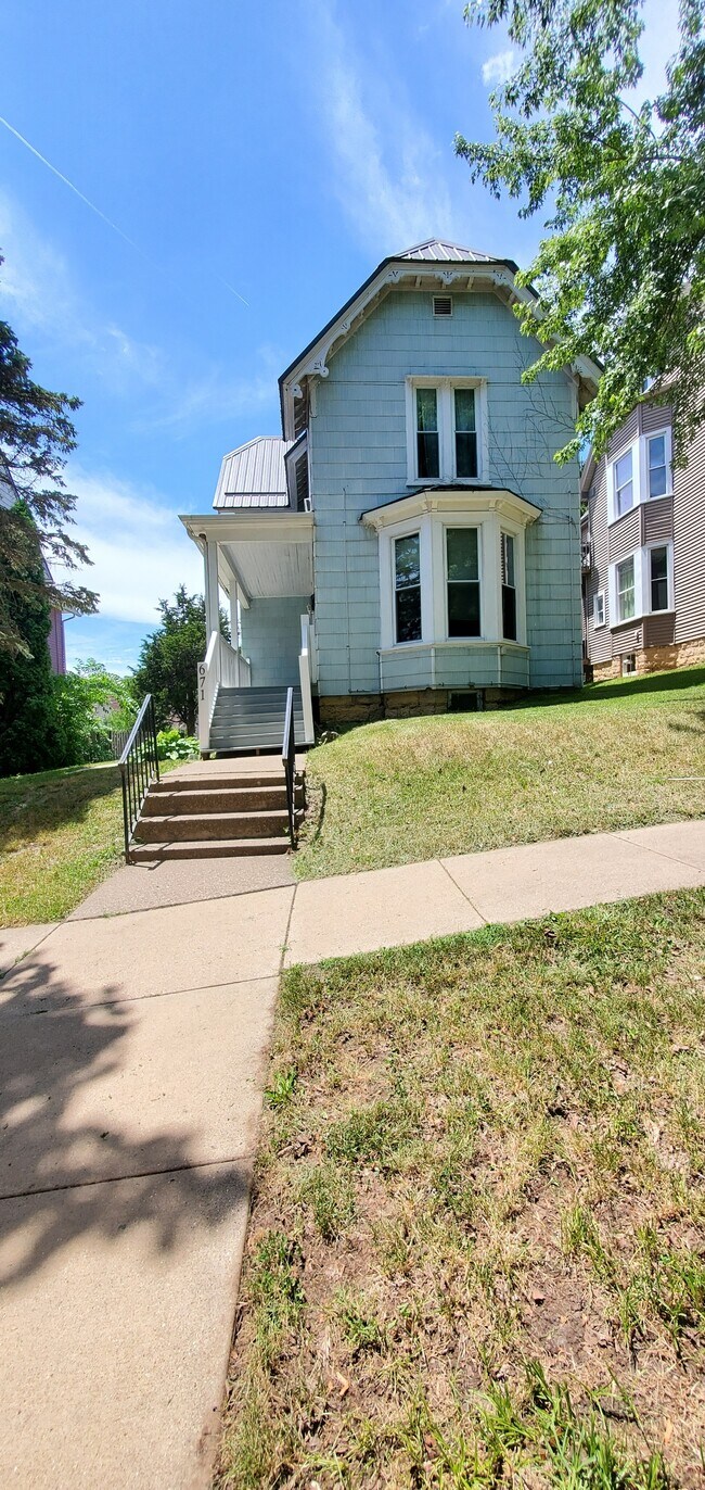 671 Wilson St Rentals in Dubuque, IA