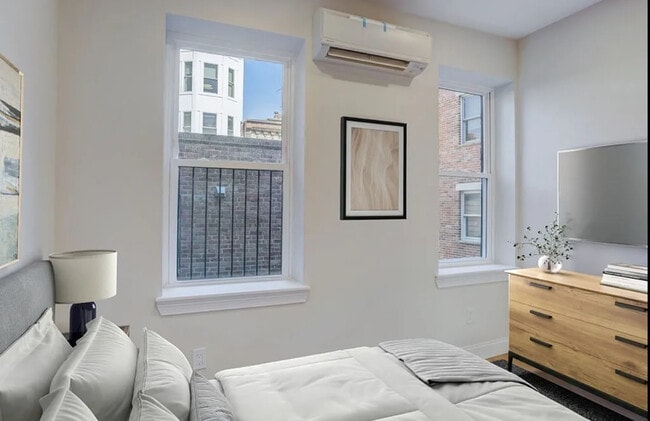 15 Bartlett Pl