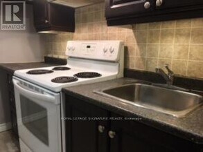 1055 Forestwood Dr in Mississauga, ON - Building Photo - Building Photo