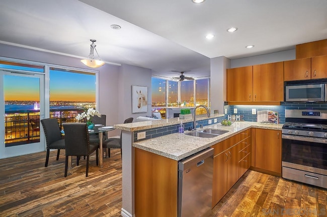 300 W Beech St in San Diego, CA - Building Photo - Building Photo