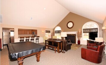 542 Pewaukee Rd, Unit A in Pewaukee, WI - Building Photo - Building Photo