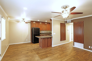 Crandall Apartments - 3-Weeks Off with a 1... in San Diego, CA - Building Photo