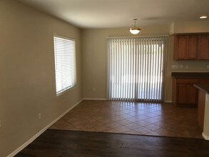 6208 S 52nd Dr in Phoenix, AZ - Foto de edificio - Building Photo