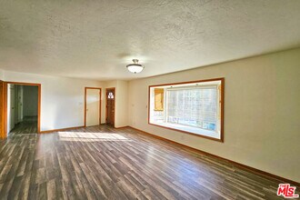 9321 Donna Ave in Los Angeles, CA - Building Photo - Building Photo