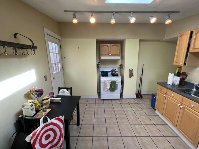 639 Somerville Ave, Unit 2