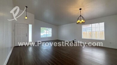 12511 Townhill Ct in Victorville, CA - Foto de edificio - Building Photo