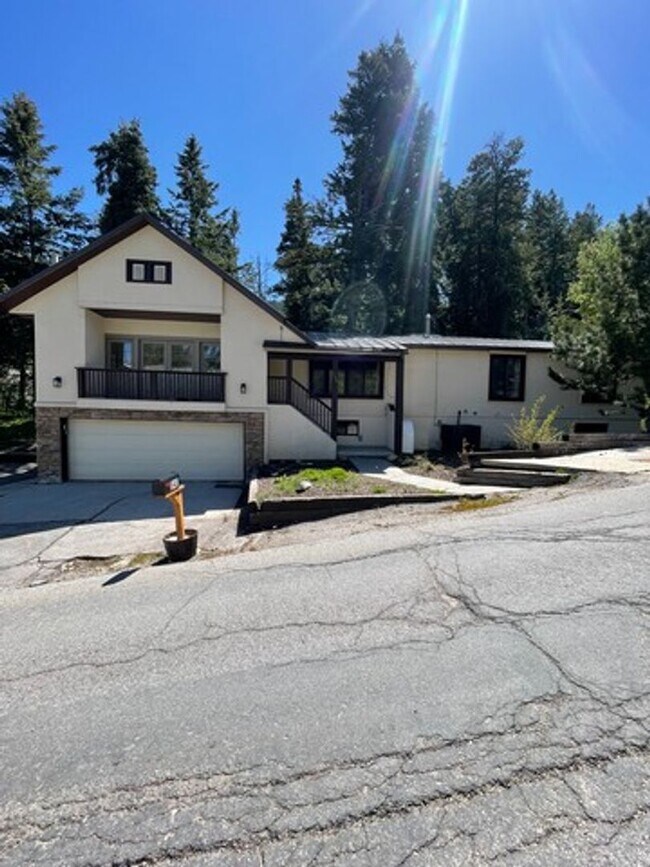 property at 540 Crestview Dr