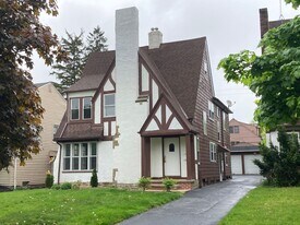3627 Lindholm Rd in Shaker Heights, OH - Building Photo