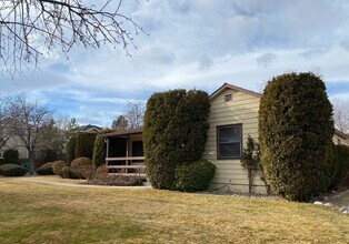3715 Warren Way in Reno, NV - Foto de edificio - Building Photo