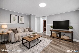 62 Edgewood Rd in Watertown, CT - Building Photo