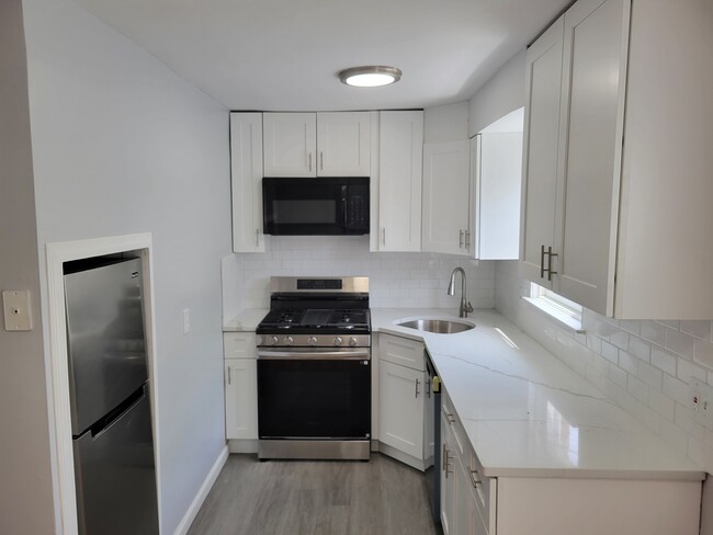 218 Cliff St, Unit 2 in Cliffside Park, NJ - Foto de edificio - Building Photo