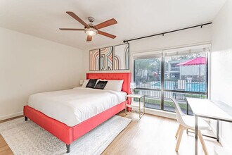 5106 N Lamar Blvd in Austin, TX - Building Photo - Building Photo