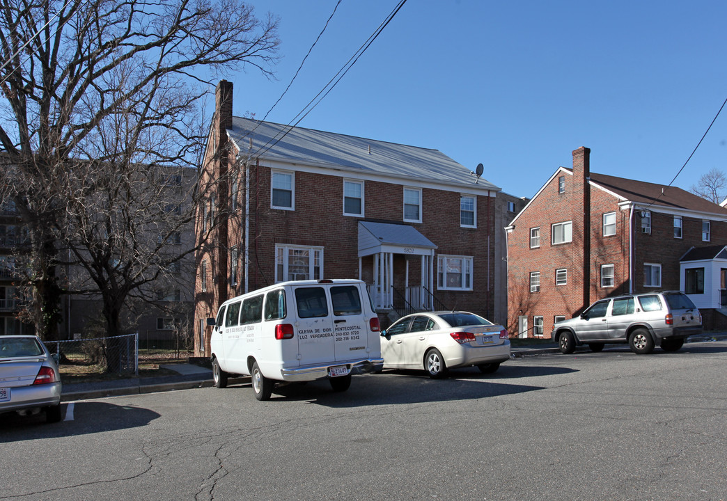 6802 Red Top Rd in Takoma Park, MD - Building Photo