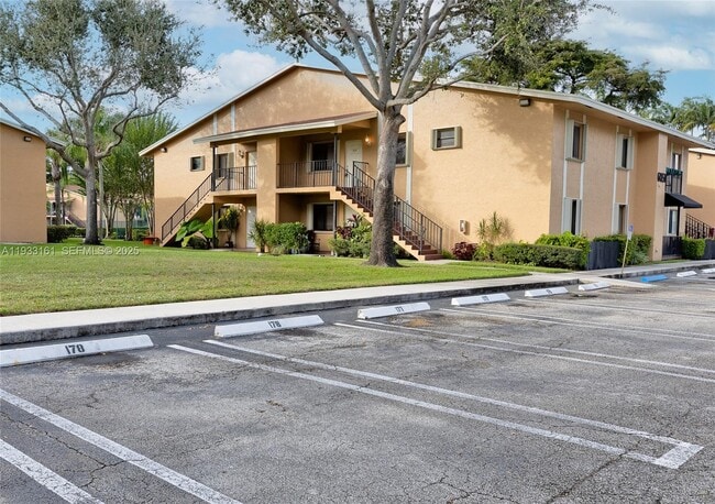 6051 10th Ave N in Greenacres, FL - Building Photo - Building Photo