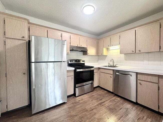 130 North St, Unit 2 in Newton, MA - Foto de edificio - Building Photo