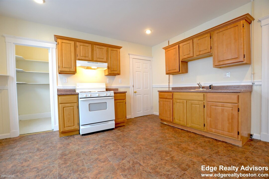 50 Armandine St-Unit -Apt 1 in Boston, MA - Building Photo