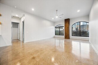 507 Sabine St, Unit 305 in Austin, TX - Building Photo - Building Photo