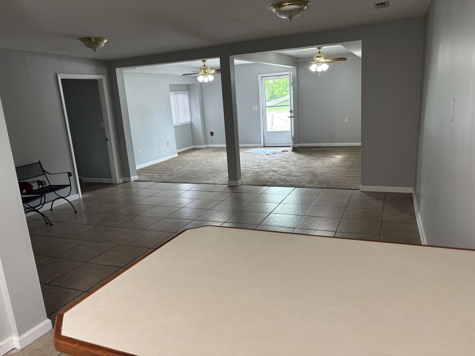 702 W Main St, Unit Apartment 2 in Jonesborough, TN - Foto de edificio