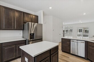 406 Red Oak Cir in Volo, IL - Building Photo - Building Photo