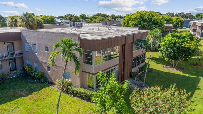 344 Piedmont H in Delray Beach, FL - Foto de edificio - Building Photo