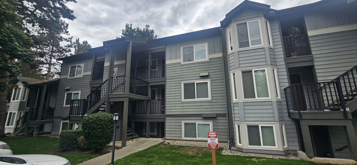 11112 NE 124th Ln in Kirkland, WA - Building Photo