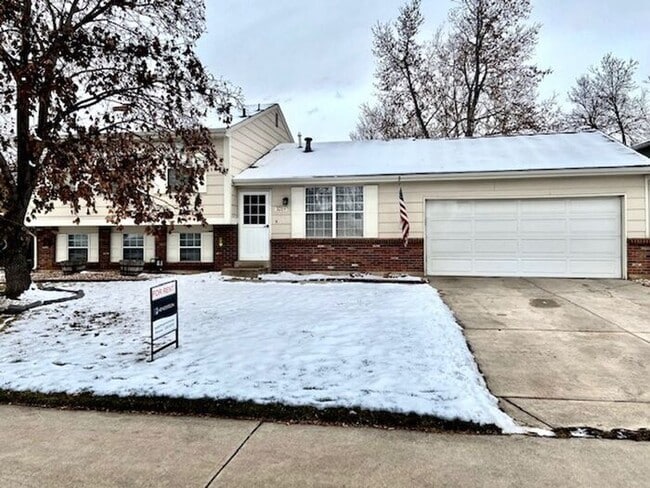 property at 3219 Colony Dr