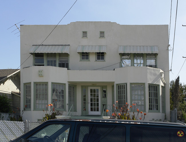 1128 Bella Vista Ave in Oakland, CA - Foto de edificio - Building Photo