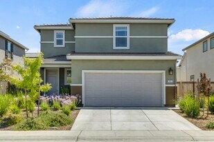 7657 Bracer Wy in Sacramento, CA - Building Photo