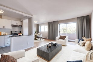 Metropolitan Towers in Waterloo, ON - Building Photo