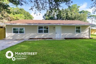 6802 Santa Clara Blvd in Fort Pierce, FL - Building Photo