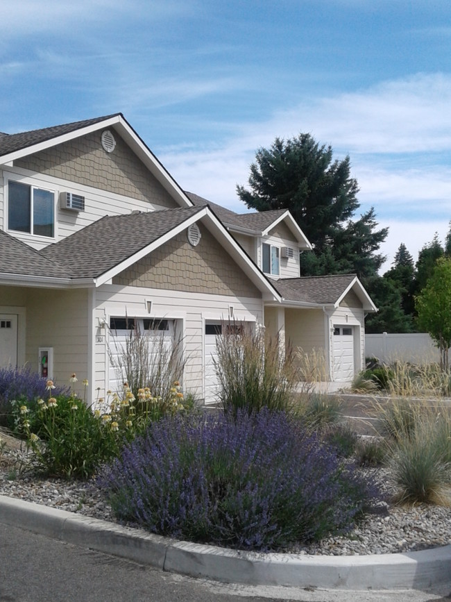 Orchard Townhomes in Spokane Valley, WA - Building Photo - Building Photo