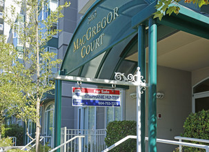 Mac Gregor Court in Vancouver, BC - Building Photo - Building Photo