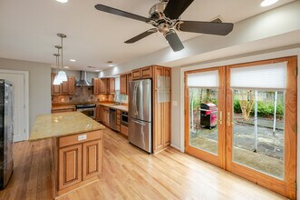 5806 Flanders St in Springfield, VA - Building Photo - Building Photo